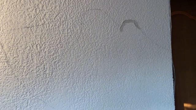 Произведение искусства на стене смотреть онлайн