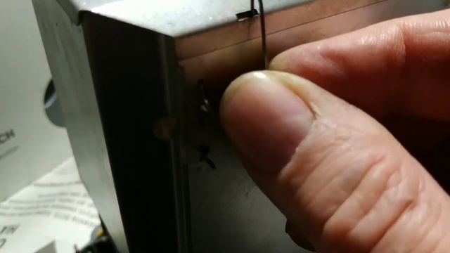 Способ крепления детали, если нет саморезов...