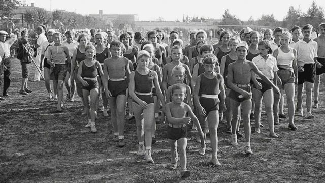 Марш Юные спортсмены Л Йессель Оркестр под упр Ф Ф Криша 1940 смотреть онлайн