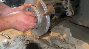 Замена тормозных колодок и дисков VW Polo своими руками