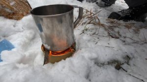 Тестируем свечу выживальщика в походе.