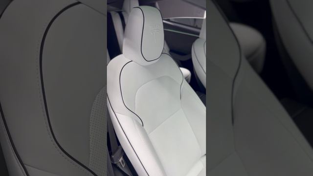 Новый интерьер салона в Tesla Model 3