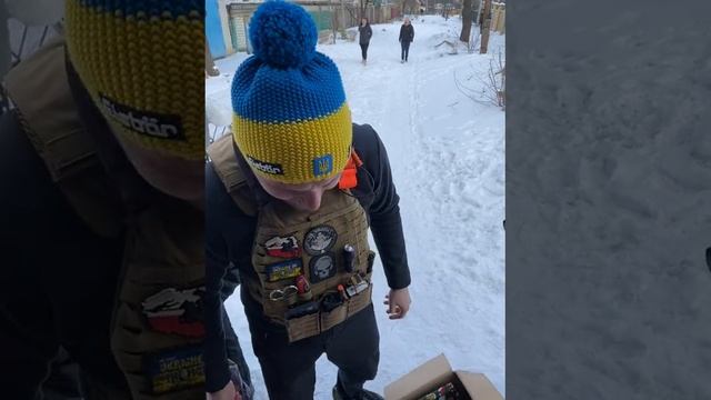 Украинцы заставляют сугсовать при раздаче гуманитарки