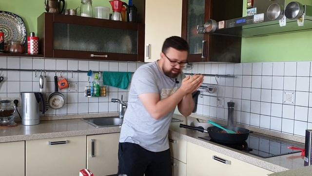 Шакшука. Яйца, томаты и сладкий перец. Яркий и простой рецепт. смотреть онлайн