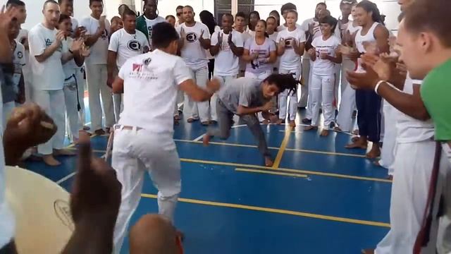 Mundo Capoeira - Roda com o Mestre Bozó Preto смотреть онлайн