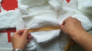 Комбинезон для новорожденного из велюровой пряжи. Маленькие советы по вязанию.