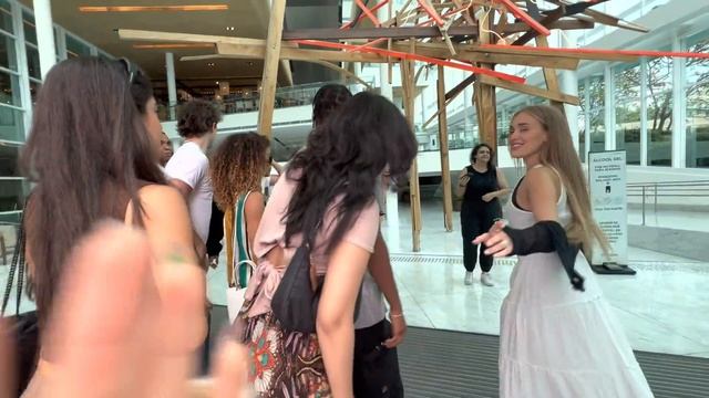 Walking Through the Mall in Rio! смотреть онлайн