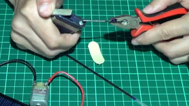 ?КАТАМАРАН НА СОЛНЕЧНОЙ БАТАРЕЕ СВОИМИ РУКАМИ (модель) смотреть онлайн