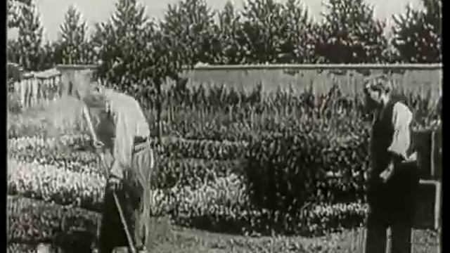 Старинные фильмы:Политый поливальщик (L'Arroseur arrose) 1895 г