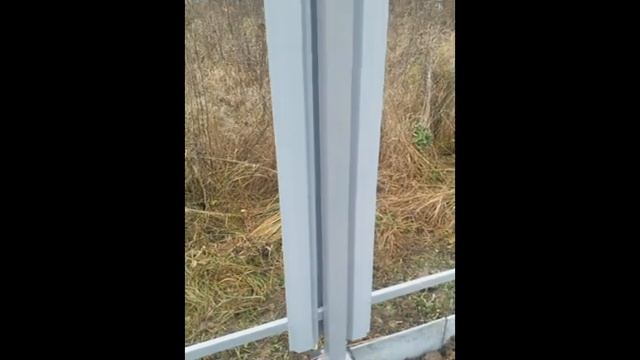 Забор из металлического штакета шахматкой своими руками