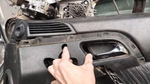 Как снять переднюю обшивку на Мерседес s320 220w