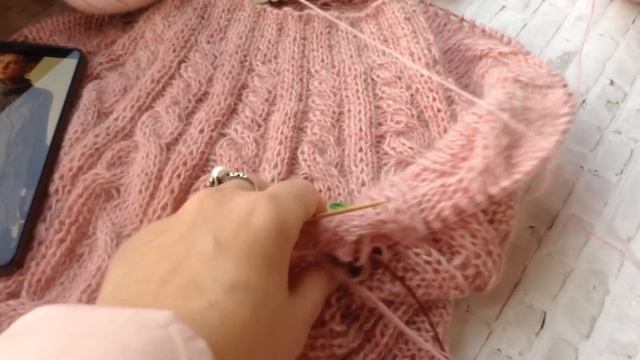 Красивейшее пончо спицами без расчетов Добавила натуральный шелк смотреть онлайн