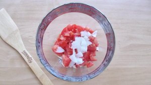 Салат с крабовыми палочками и брынзой