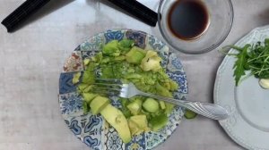 Как приготовить авокадо. Брускетта с авокадо и рукколой.