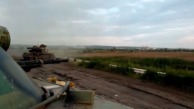 Украинская артиллерия и танки расстреливают Славянск 02.07.2014 г.