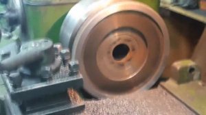 Токарный станок 1м61 времен СССР в работе