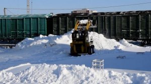 Погрузчик МКСМ-800. Работа по уборке снега.