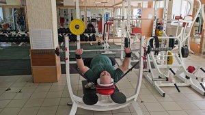 Как увеличить жим лежа? жать с резиной!