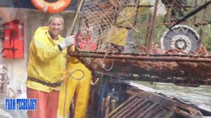 Wow! Big Alaska King Crab Fishing Under The Sea - Fastest Catching A Lot Crabs Live On The Boat