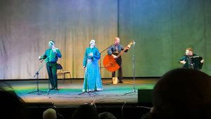 "Потеряла утром я одну серёжку" Ансамбль Вечёрка
