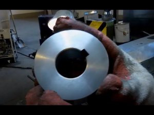 Как строгать шпон паз в отверстие ???