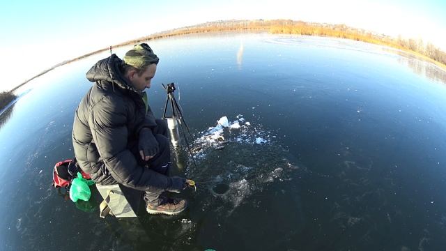 Первый лед 2020-2021, Зимняя рыбалка по первому льду на безмотылку в Самаре. Ловля окуня зимой смотреть онлайн