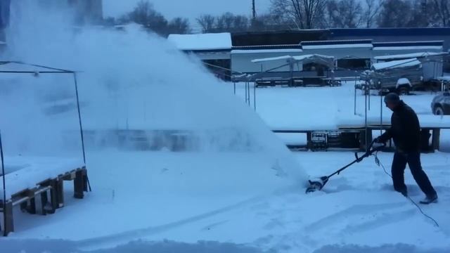 Снегоуборочная электрическая лопата Hyundai S 300 магазин "Делай с нами" тел. 0995388880 смотреть онлайн