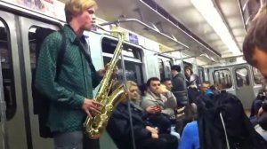 Саксофон и барабан в метро