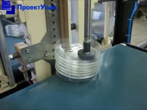 Упаковка стопок тарелок