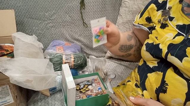 Четверг 12 Мая .Вот так день.Рукадельный бумеранг "Петелька к петелье".Распаковка. смотреть онлайн