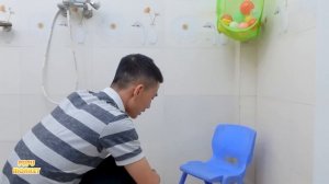 Monkey Pupu poops, takes off his clothes and calls dad to wake up to change his diaper