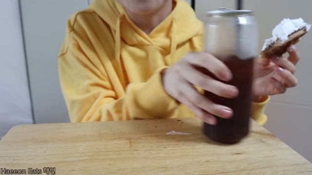 먹방vlog]크림폭탄와플,크로플,민트초코호빵,피자,짜장면,탕수육,애슐리치즈볼,라이스페이퍼꼬북칩,꾸덕한디저트,고구마튀김,흑임자크림빵,까르보불닭볶음면,짜파구리(f,해피)MUKBANG