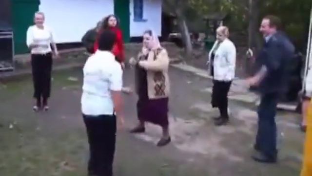 Бабка-меломанка!