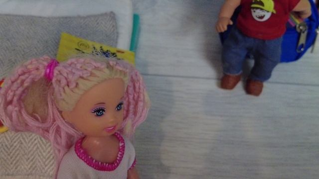 ЭТО НЕ МАКДОНАЛЬДС-ЭТО ПРАНКИ НА 1 СЕНТЯБРЯ? Катя и Макс веселая семейка смешные куклы Даринелка