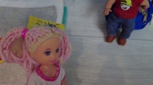 ЭТО НЕ МАКДОНАЛЬДС-ЭТО ПРАНКИ НА 1 СЕНТЯБРЯ? Катя и Макс веселая семейка смешные куклы Даринелка