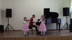 Аглая Зотова, 5 лет, скрипка, Василиса Паршкова, 6 лет, скрипка.