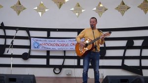 Звездолет из диванных подушек
Музыка, исполнение Евгений Бобков
Стихи - Борис Прахов