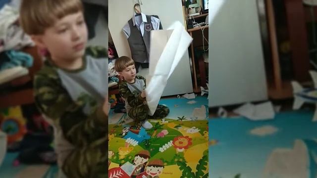 Гигантский самодельный бумажный самолёт смотреть онлайн