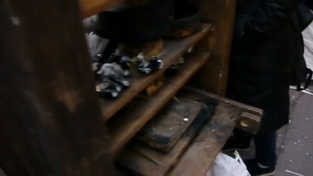 Печать книги на винтовом деревянном прессе. Старый Арбат.