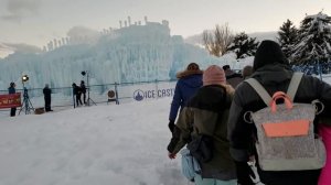 США. Зимние развлечения в Юте. Купание в краторе. Ледяной дворец. Катание с гор в городке Midway.