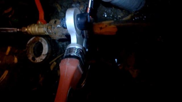 откручивание гайки на водопроводной трубе смотреть онлайн