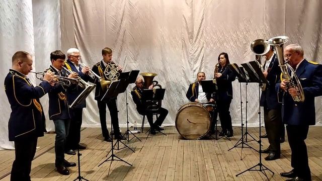 Народный духовой оркестр Дворца культуры "ВЕТЕРАН" МАРШ СЛУЖИТЬ РОССИИ смотреть онлайн