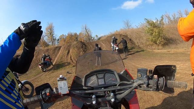 Уроки турэндуро. Спуск с горки задом.