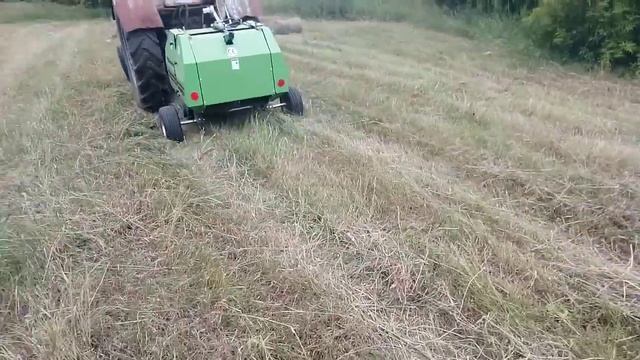 Сенокос 2020. Мини пресс-подборщик YK850.Первые рулоны.