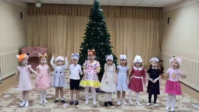 Песня "Три весёлых зайчика" в исполнении младшей группы вокального ансамбля "Звуки музыки" смотреть онлайн