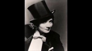 На коленях перед гением (Марлен Дитрих)