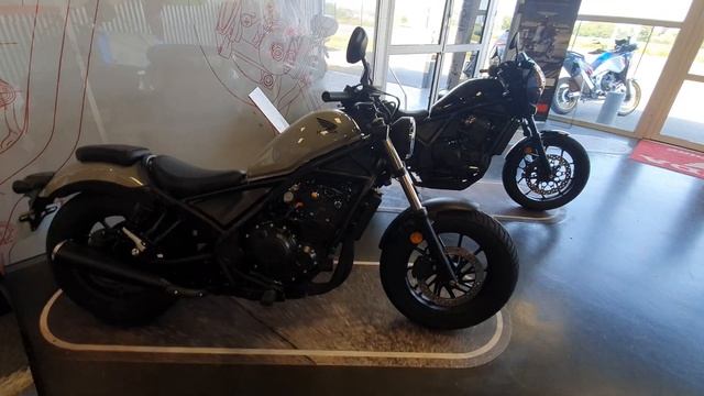 LE GUIDE A2 : CHOISIR SA MOTO CHEZ HONDA ! смотреть онлайн