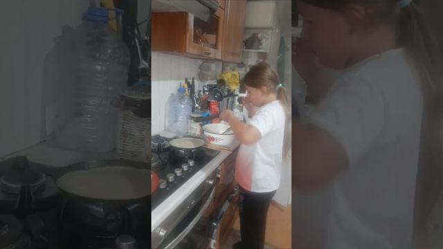 DIY Блины DIY Pancakes bliny. Блины печёт малышка 8 лет смотреть онлайн