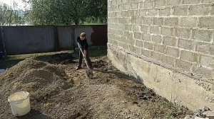 Гравийная дорожка во дворе без сорняков,своими руками.Дорожка из гравия..mp4