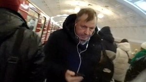 Электропоезд 81-717/714 Красная Стрела на станции метро Библиотека имени Ленина